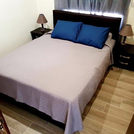 2 Bedroom Cozy Apartment Near Tourist Area, 200M From Sea Пафос Экстерьер фото