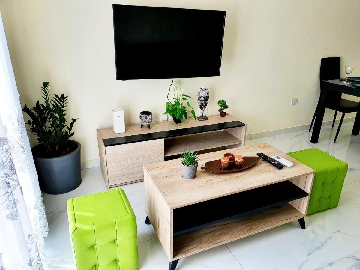 2 Bedroom Cozy Apartment Near Tourist Area, 200M From Sea Пафос Экстерьер фото