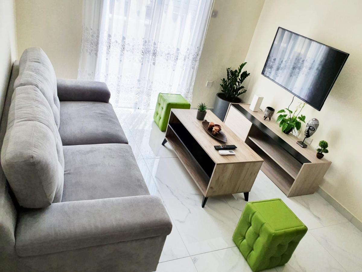 2 Bedroom Cozy Apartment Near Tourist Area, 200M From Sea Пафос Экстерьер фото