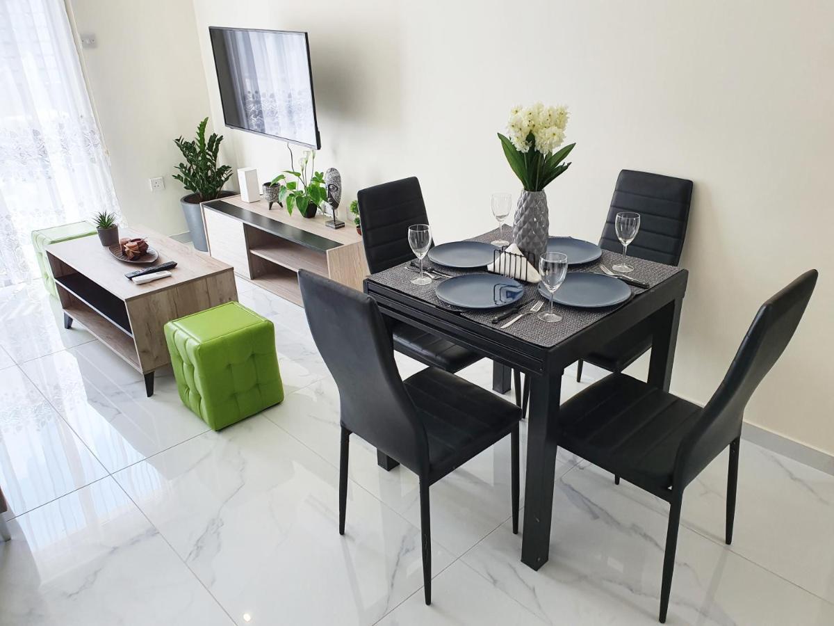 2 Bedroom Cozy Apartment Near Tourist Area, 200M From Sea Пафос Экстерьер фото