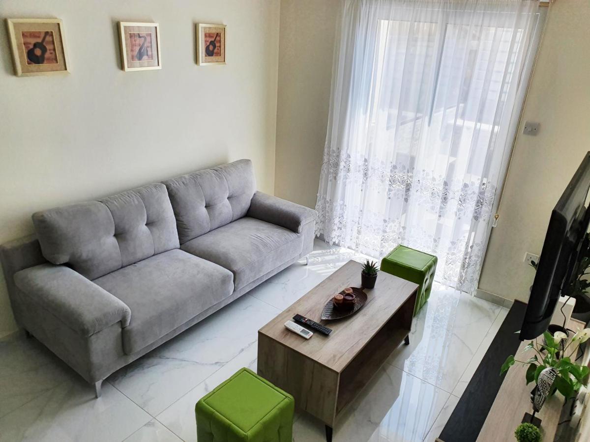 2 Bedroom Cozy Apartment Near Tourist Area, 200M From Sea Пафос Экстерьер фото