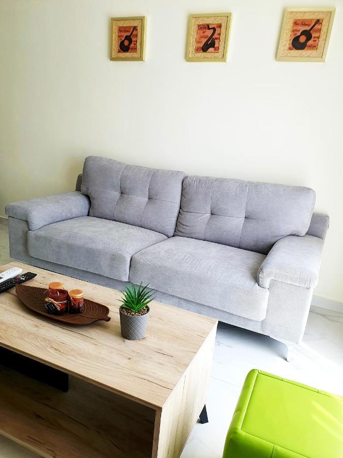 2 Bedroom Cozy Apartment Near Tourist Area, 200M From Sea Пафос Экстерьер фото