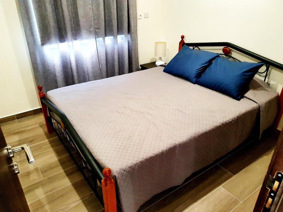 2 Bedroom Cozy Apartment Near Tourist Area, 200M From Sea Пафос Экстерьер фото
