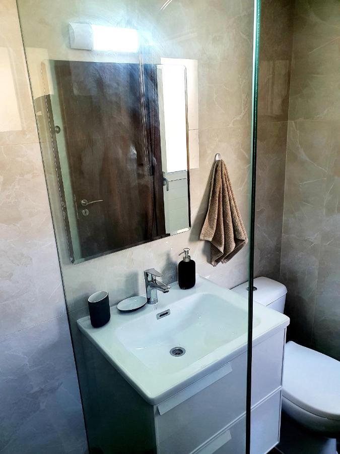 2 Bedroom Cozy Apartment Near Tourist Area, 200M From Sea Пафос Экстерьер фото