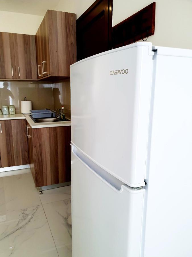 2 Bedroom Cozy Apartment Near Tourist Area, 200M From Sea Пафос Экстерьер фото